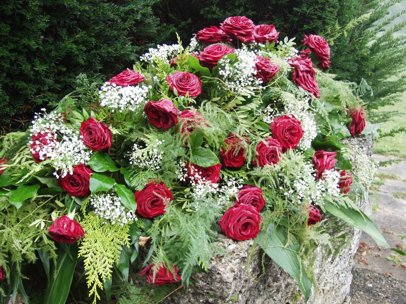 funeraire-VILLECROZE-min_roses-61203